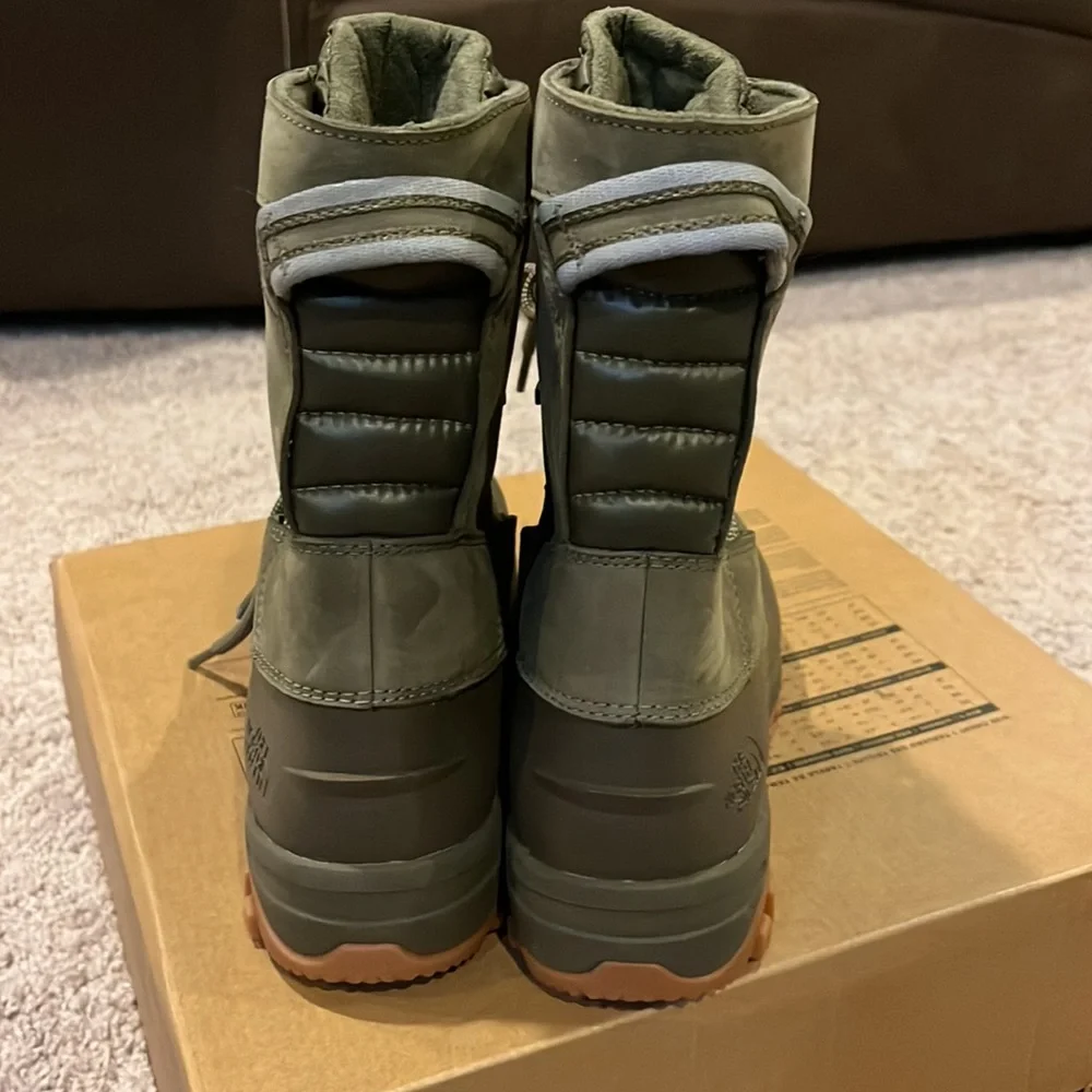 The North Face Yukiona Mid Winter snow Boots tarmac green new Women’s Size 6.5